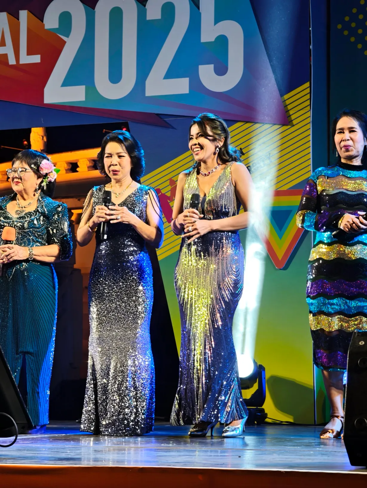 mae phet sang Thai traditional music at a performance on one of the last days of the festival
