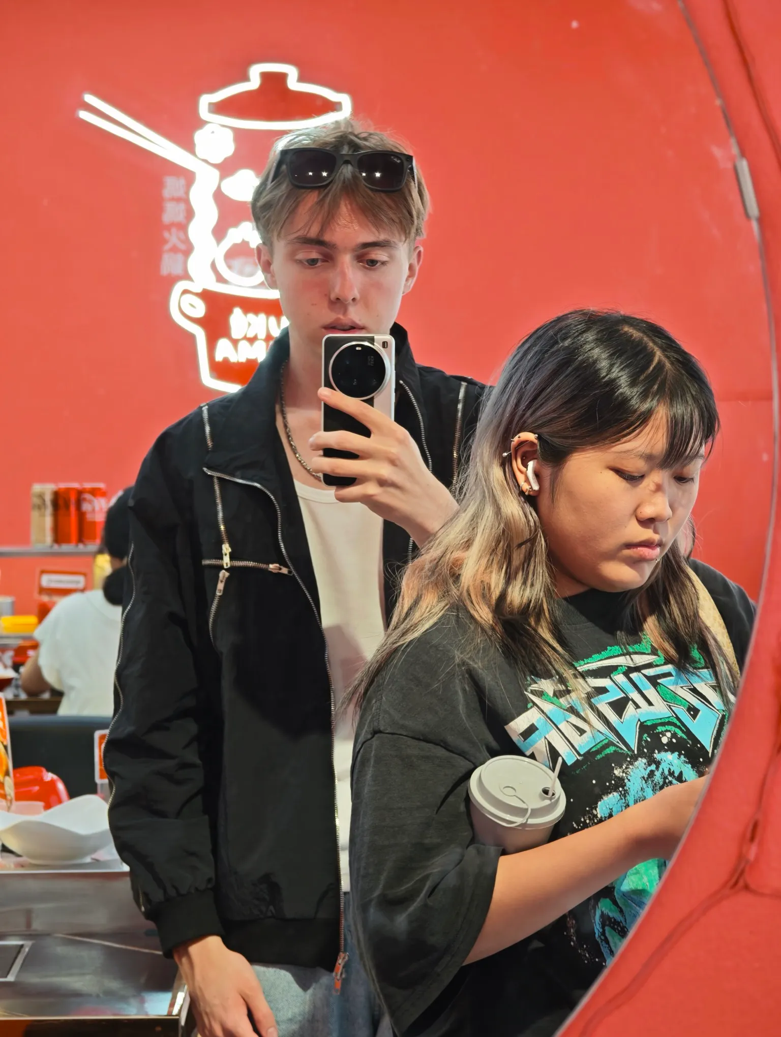 we pay for our food after eating at the conveyorbelt restaurant